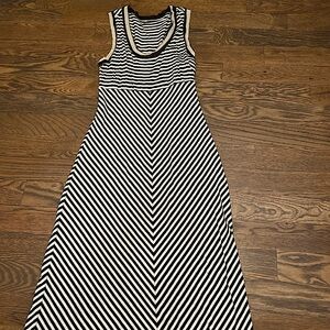 Woman’s Maxi Scoop Neck Sun Dress